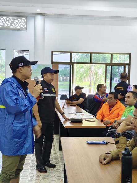 ประชุมซักซ้อมแจกถุงยังชีพ