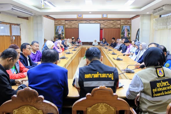 นายก องค์การบริหารส่วนตำบลราตาปันยัง และ กำนันสนิท นาแว เข้าร่วมประชุม