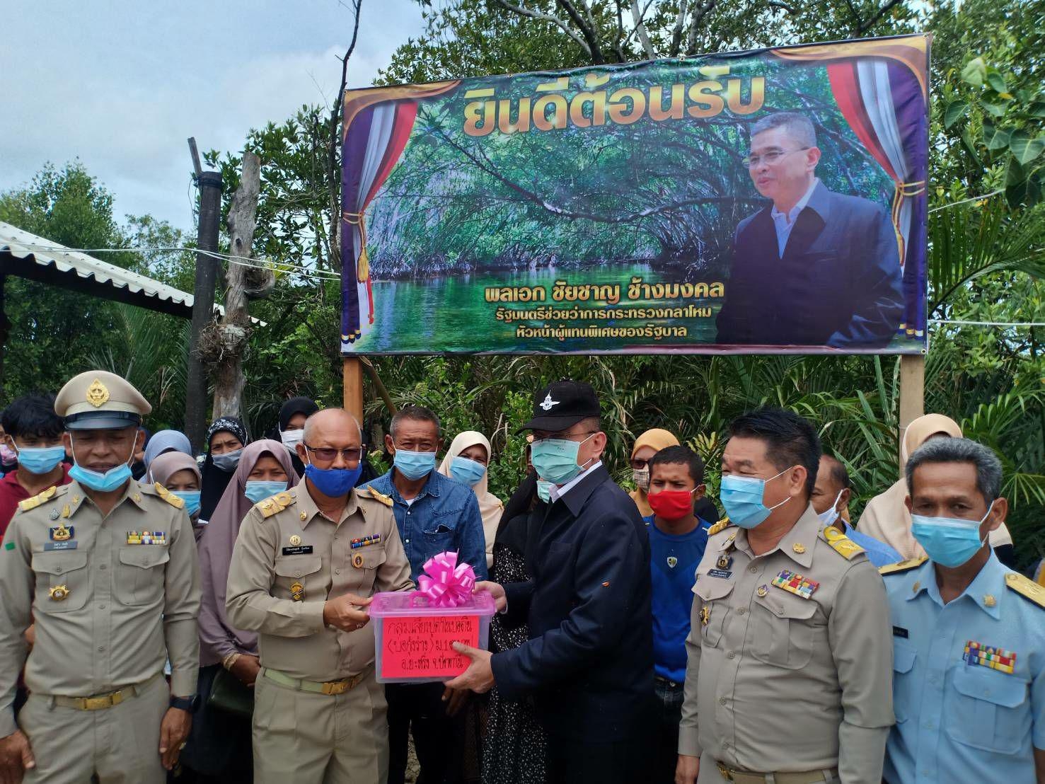 รัฐมนตรีช่วยว่าการกระทรวงกลาโหม ลงพื้นที่ 3 จังหวัดชายแดนใต้ ร่วมขับเคลื่อนกระตุ้นเศรษฐกิจ สร้างรายได้ หมุนเวียนอย่างยั่งยืน